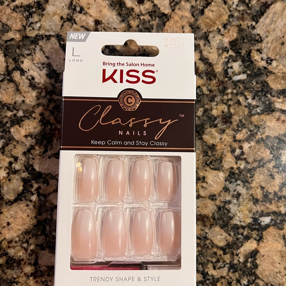 KISS Classy Nails - Soft Pink Elegance